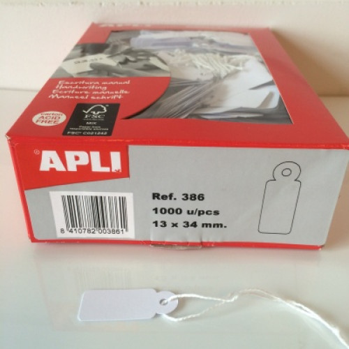 Apli hangetiket met koord 13x34mm 1000st Apli hangetiket met koord 13x34mm 1000st